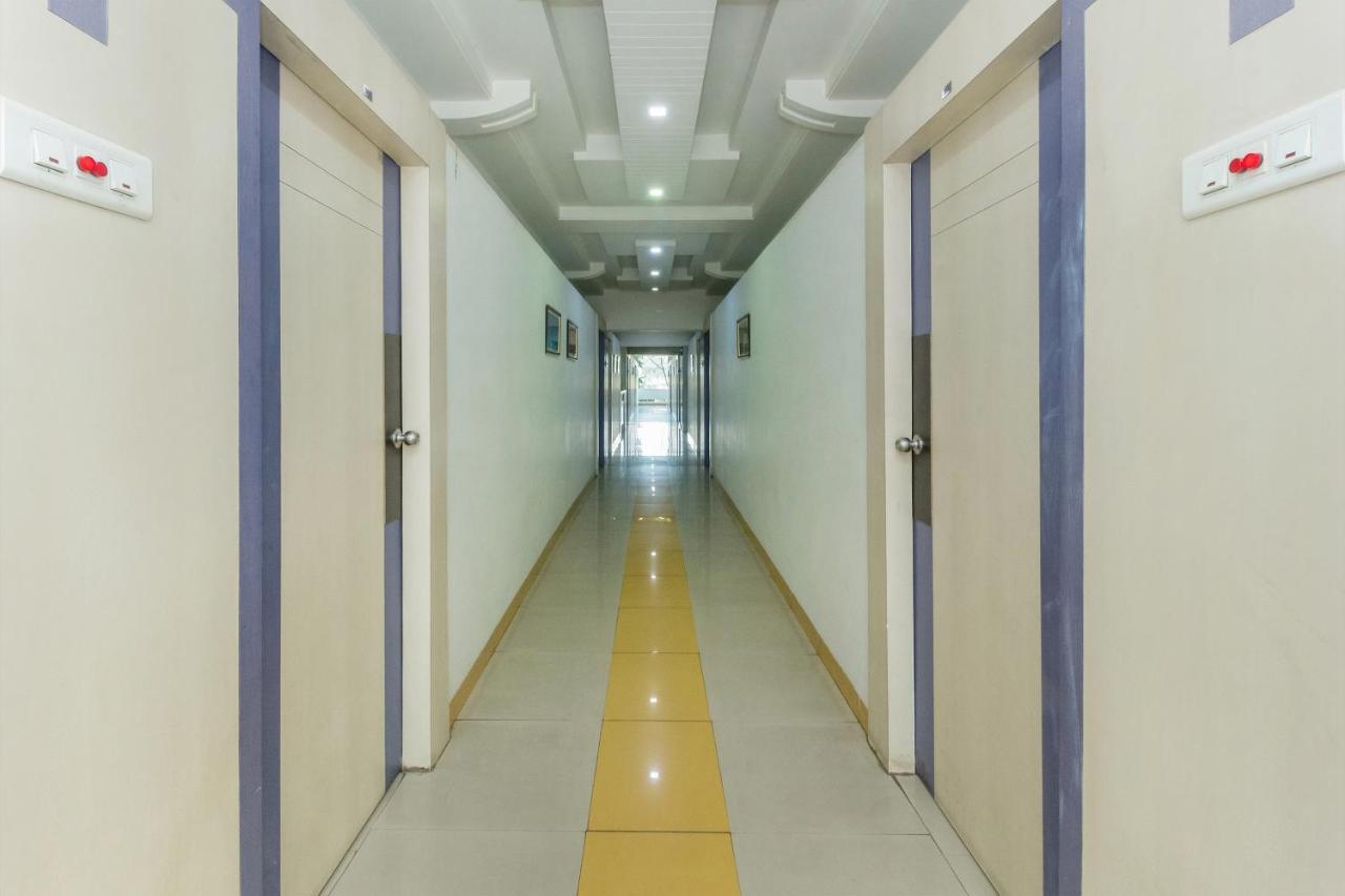 Flagship 4387 Hotel Theem Plaaza Нашик Екстер'єр фото